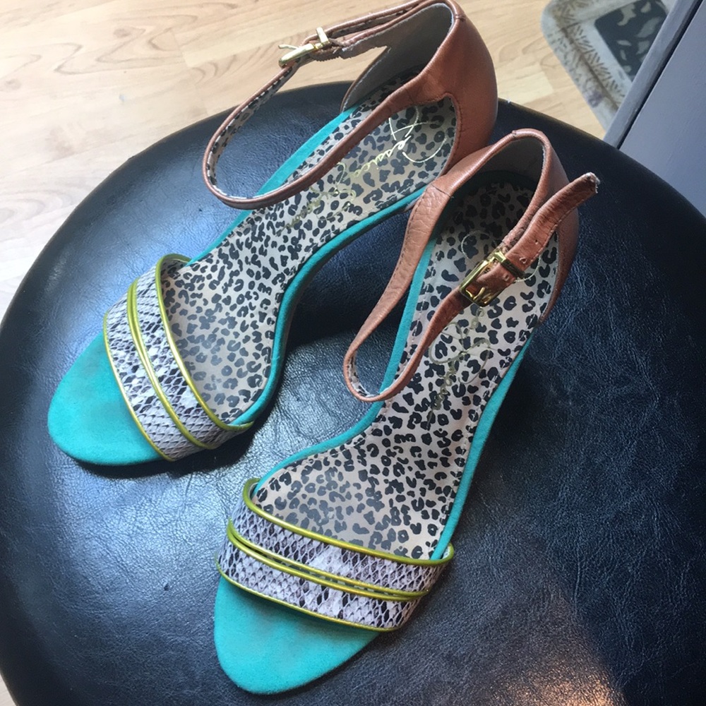 Jessica Simpson heels size 9.